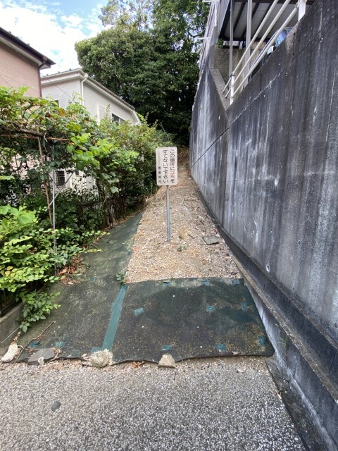 物件まで北側からアクセスする道