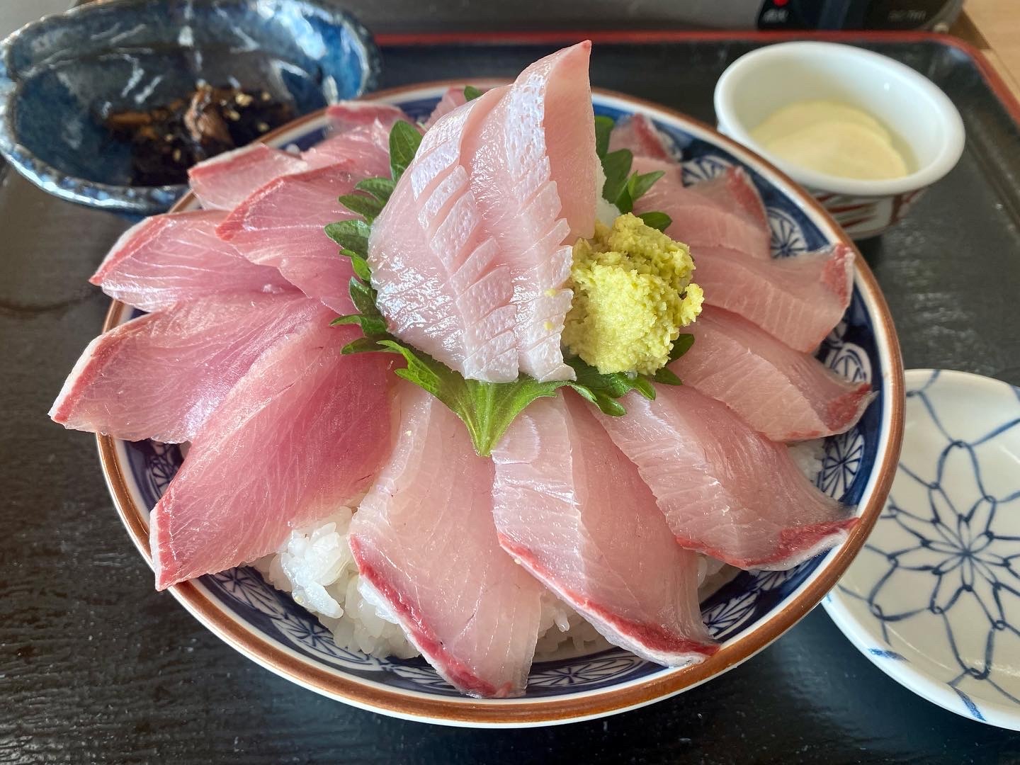 ブリ丼　氷見魚市場食堂