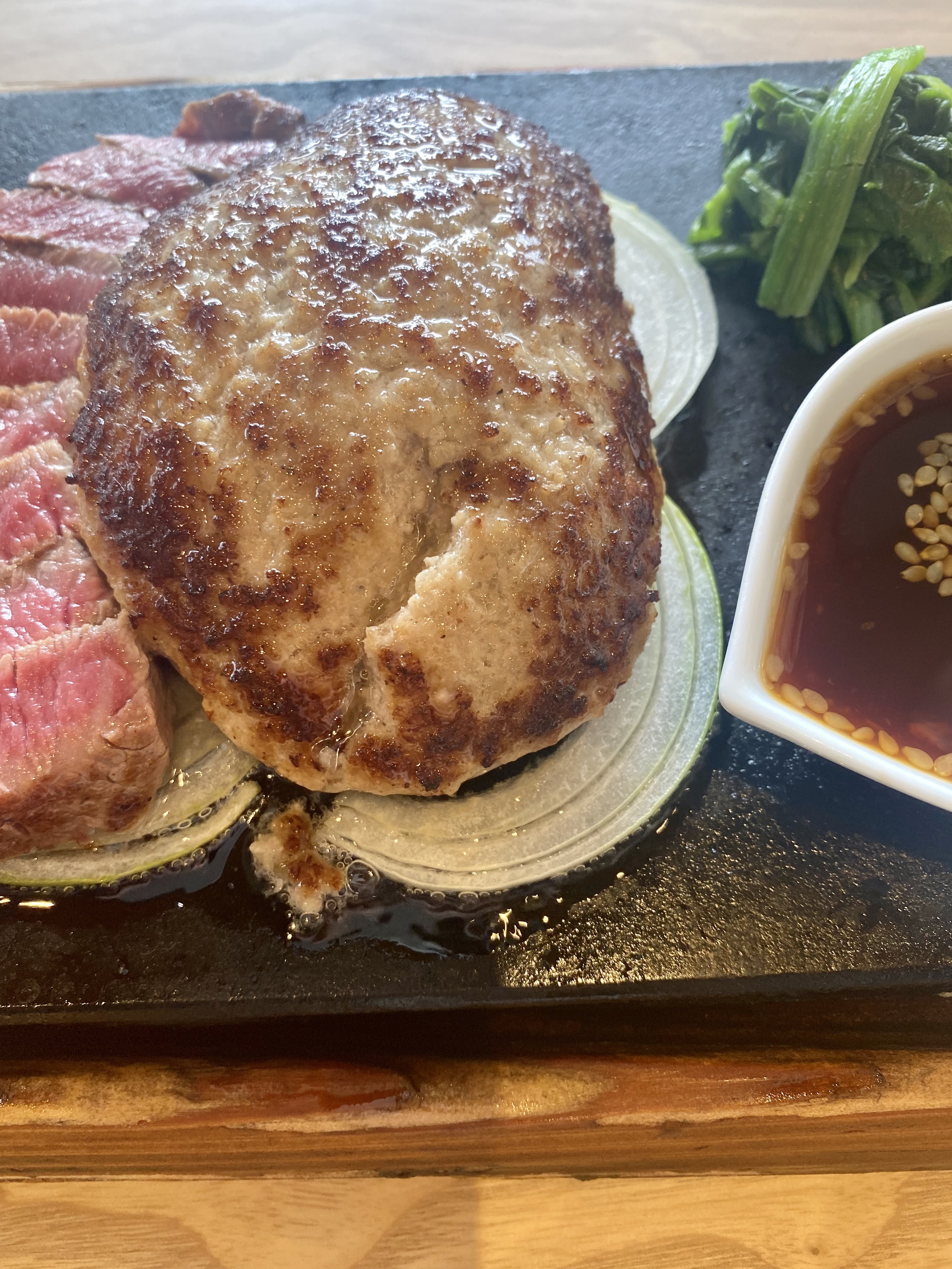 自由ELE 肉汁ハンバーグ